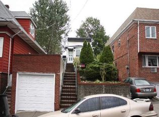5223 72nd St, Maspeth, NY 11378