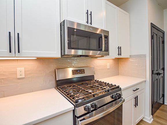5th image of 2656 Grantham Place Dr