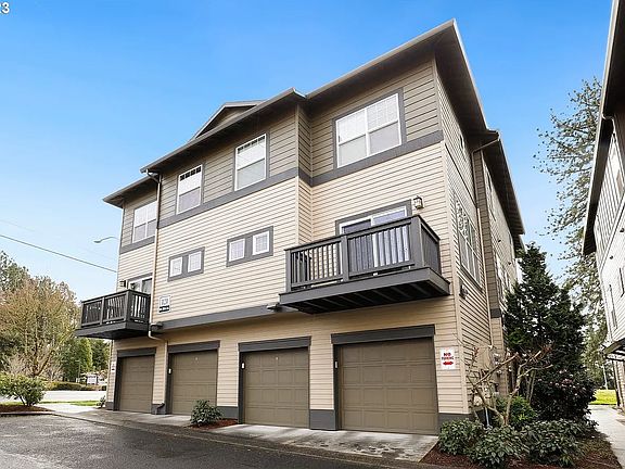 3rd image of 1120 SW 170th Ave Unit 201