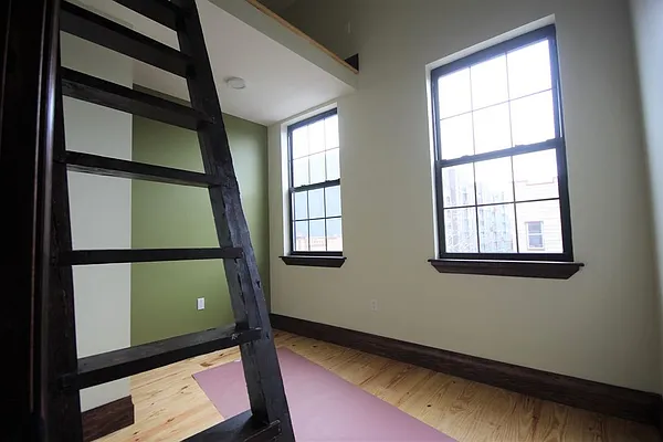 Rented by Bold New York | media 52