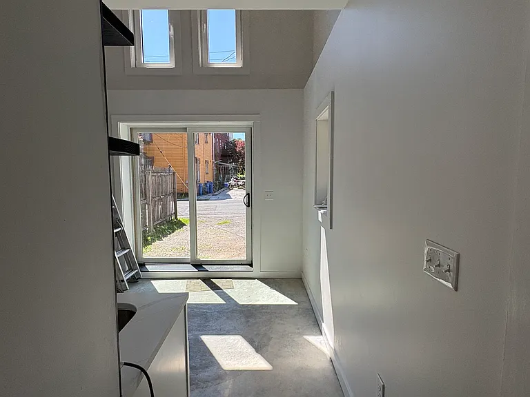 73 W Pierpont St — Photo 4