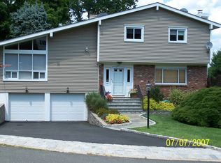 60 Stonewall Cir, White Plains, NY 10607