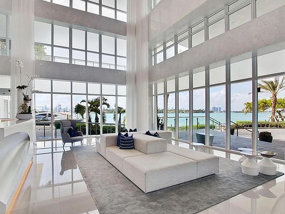 2nd image of 520 W Avenue 703