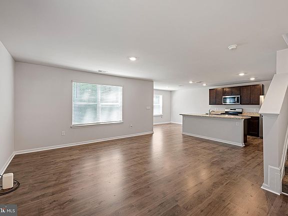 4th image of 71 Currant Cir