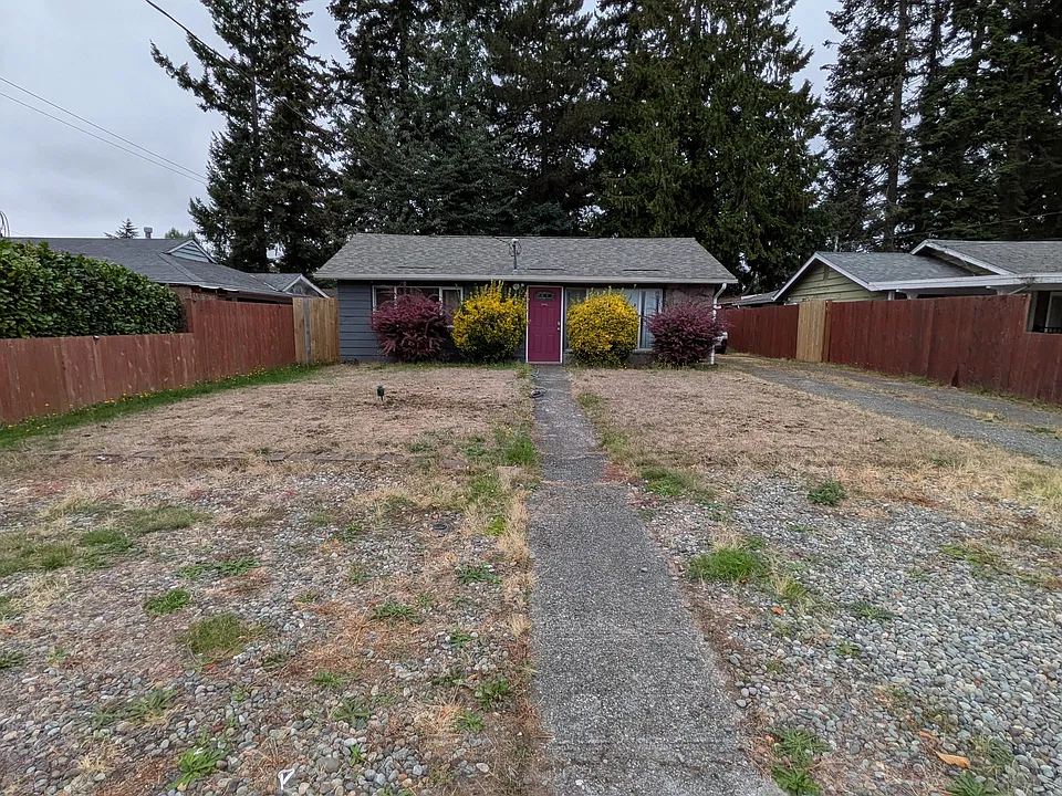 655 Redmond Ave NE