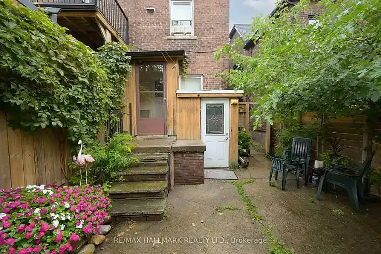 806 Logan Ave — Photo 2