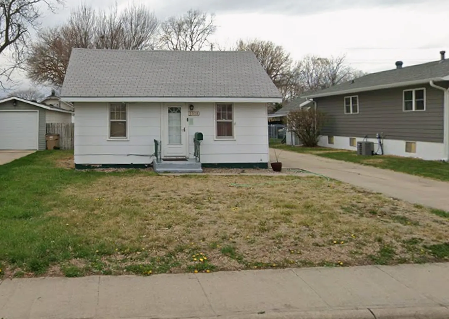 2-bedroom house — Photo 1