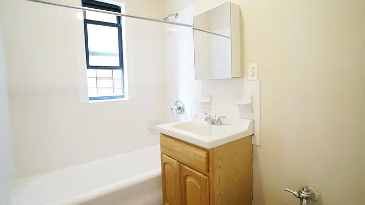 Rented by Karten & Lowe New York Real Estate LLC | media 10