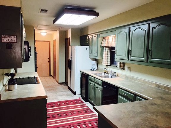 3rd image of 823 Kiowa Dr W