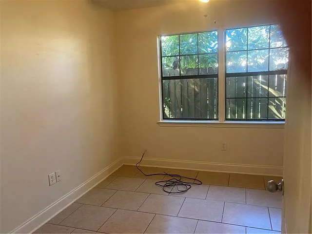 2864 Slidell Ave — Photo 7