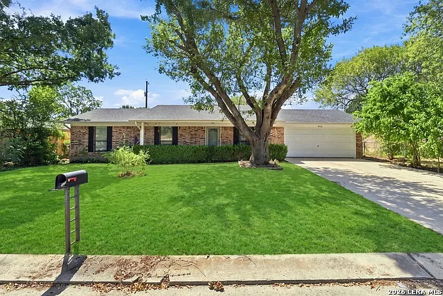 3 bed, 2.0 bath, 1242 sqft, $1,500 — Photo 2