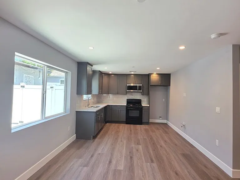 8154 Potter Ave — Photo 6