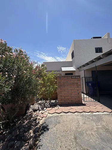 2825 N Adelaide Pl Photo 1