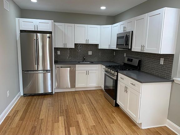3rd image of 1513 Catharine St #1