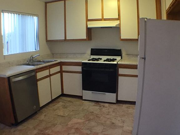 2nd image of 4852 Rosewood Ave #56dcfcb30