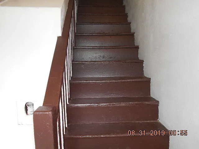 313 N E St — Photo 3