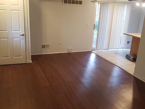 5th image of 15703 Dupage Blvd #6