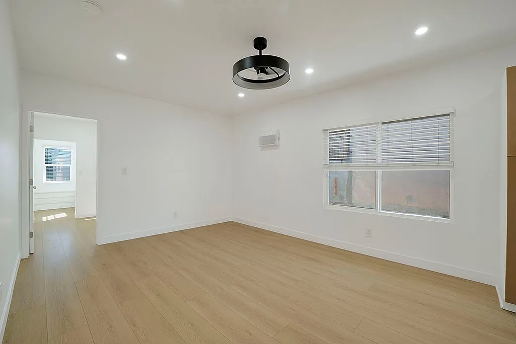 2 bed, 890 sqft, $2,100 — Photo 4