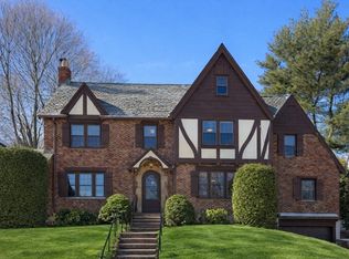36 Goodnough Rd, Brookline, MA 02467