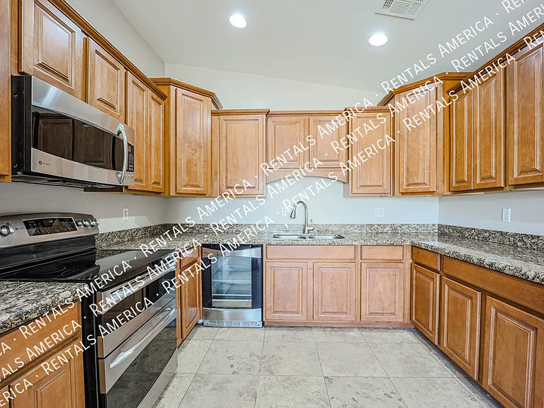 771 E Laredo St — Photo 12