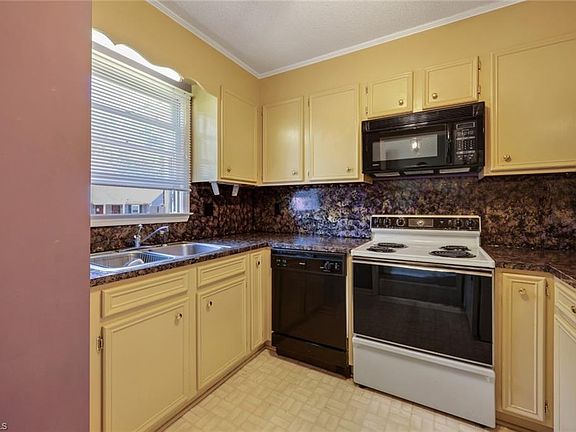 4th image of 133 Columbine Dr APT 122