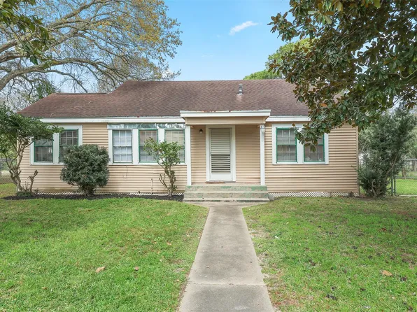 630 Orange St, La Marque, TX 77568