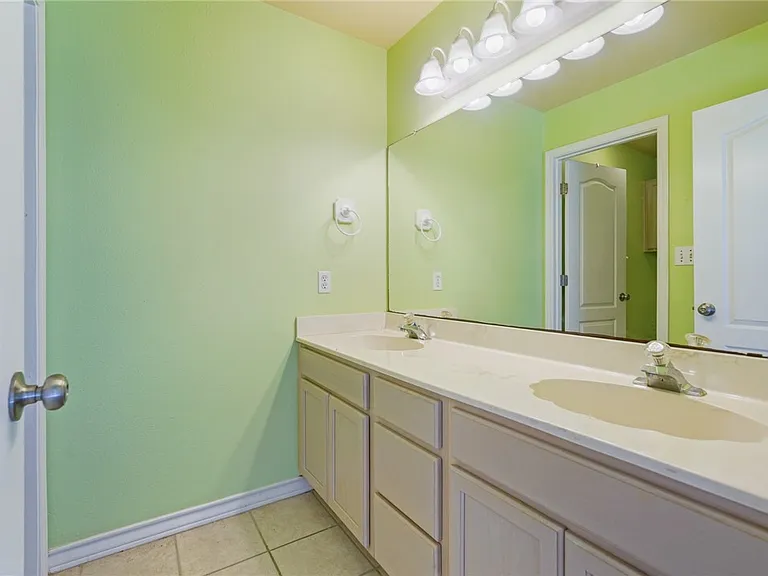 15410 Grass Cay Ct — Photo 31
