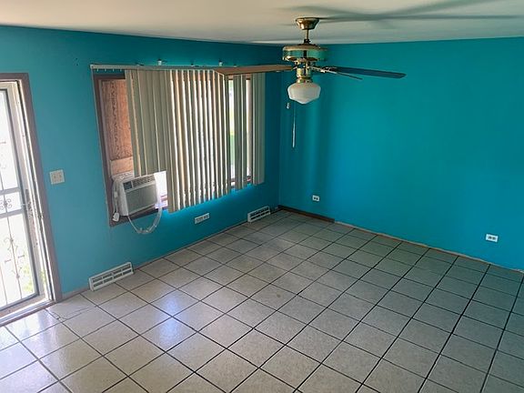 3rd image of 554 Park Ave