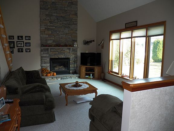 Family Rm W/ fireplace