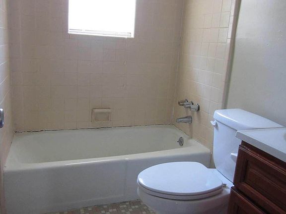 4th image of 4007 Camellia Dr APT C