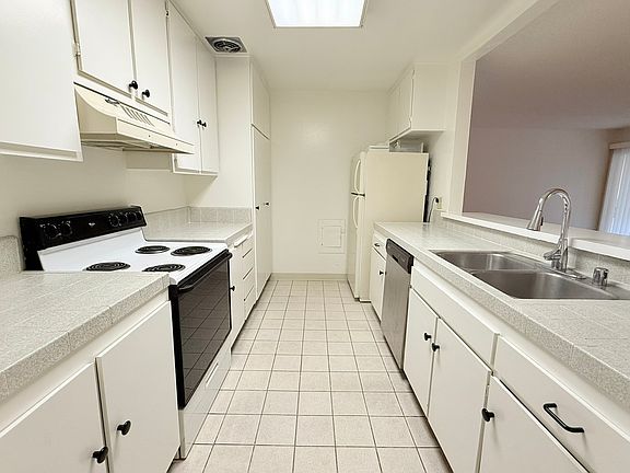 2nd image of 1127 E Del Mar Blvd APT 118