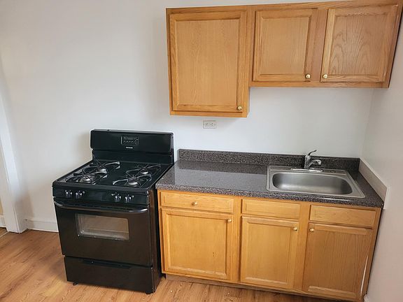 3rd image of 1018 E Hyde Park Blvd #3