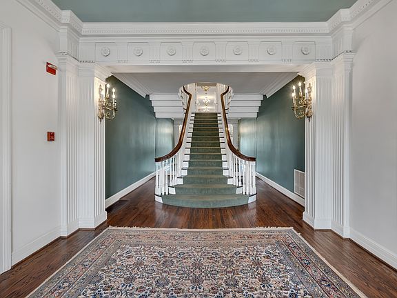 2nd image of 3626 W End Ave APT 301
