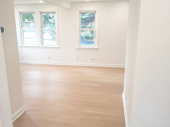 4th image of 9822 Meade Ave