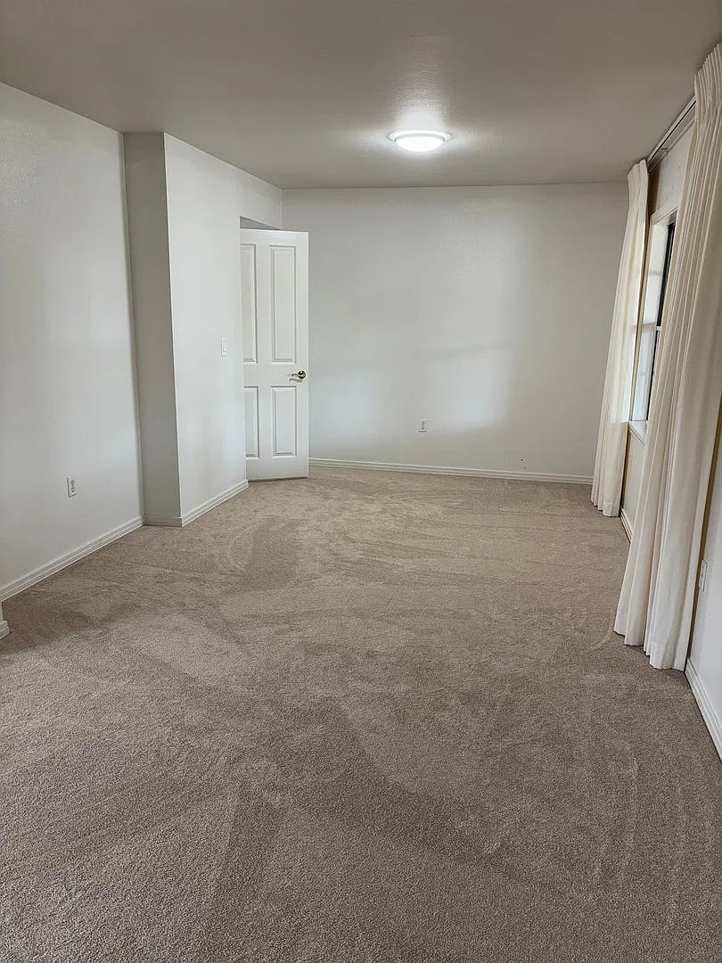 Mililani Mauka - Hampton Court - 3 Bdrm/2.5 Bath/2 Prkg - $4,000 — Photo 2