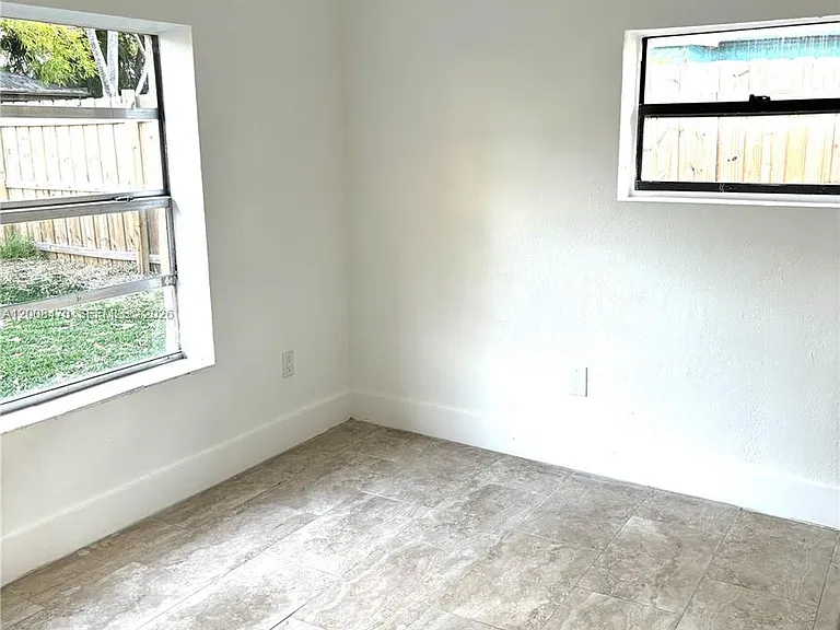 1416 SW 33rd Ct — Photo 11