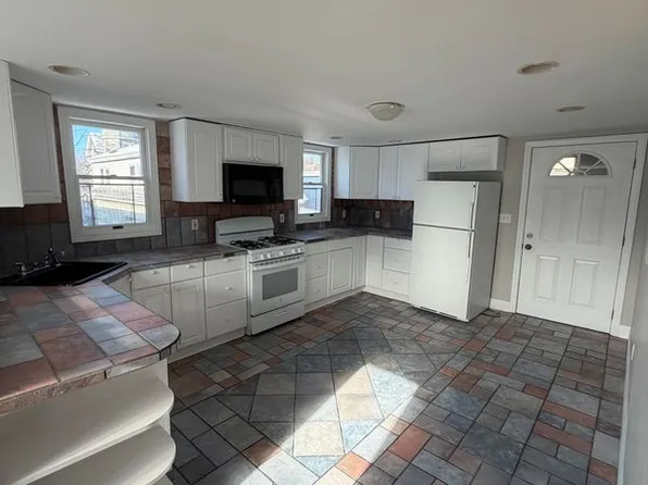 18 Grove St #2, Lynn, MA 01905