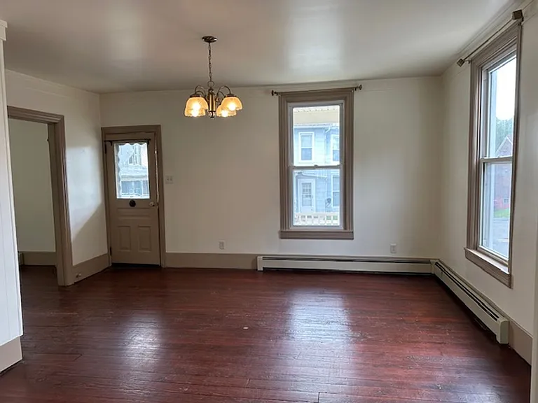 403 N 4th St — Photo 3