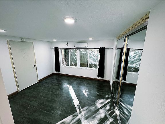 5th image of 1321 Wade Dr