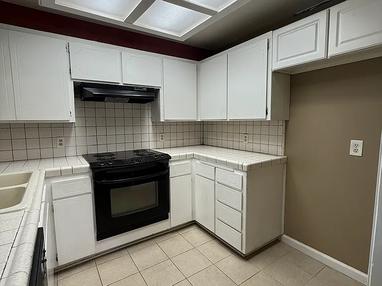 4914 W Feemster Ave — Photo 6