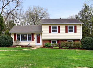 6424 Carriage Dr, Alexandria, VA 22310