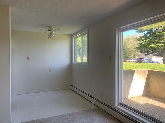 5th image of 9 Clearwater Cres #7