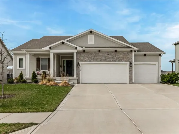 3116 SW Arbortree Dr, Lees Summit, MO 64082