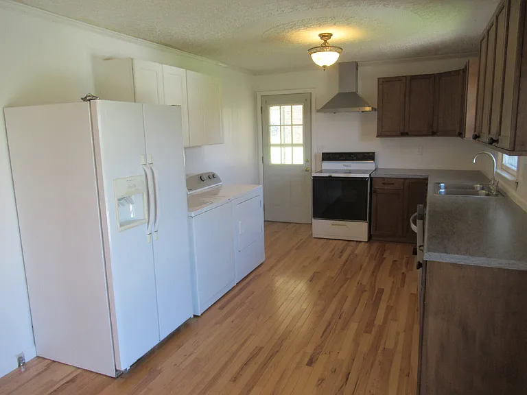 1330 Davis Rd — Photo 7