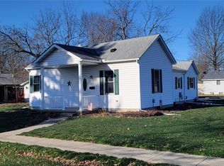 423 Taylor St, Staunton, IL 62088