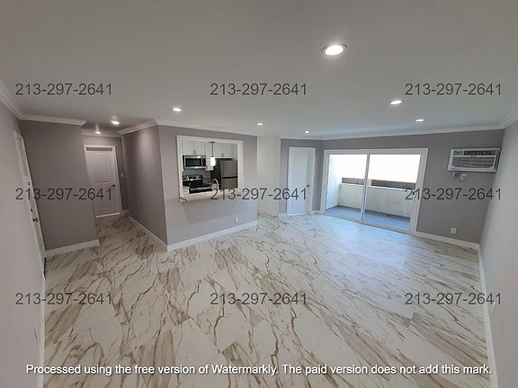 5th image of 13955 Oxnard St APT 102