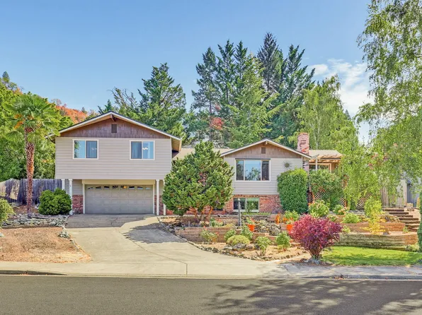 811 NE Oregon Ave, Grants Pass, OR 97526