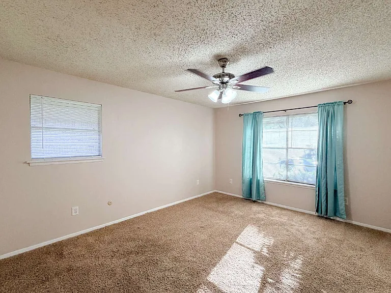 3708 Holland Dr — Photo 23