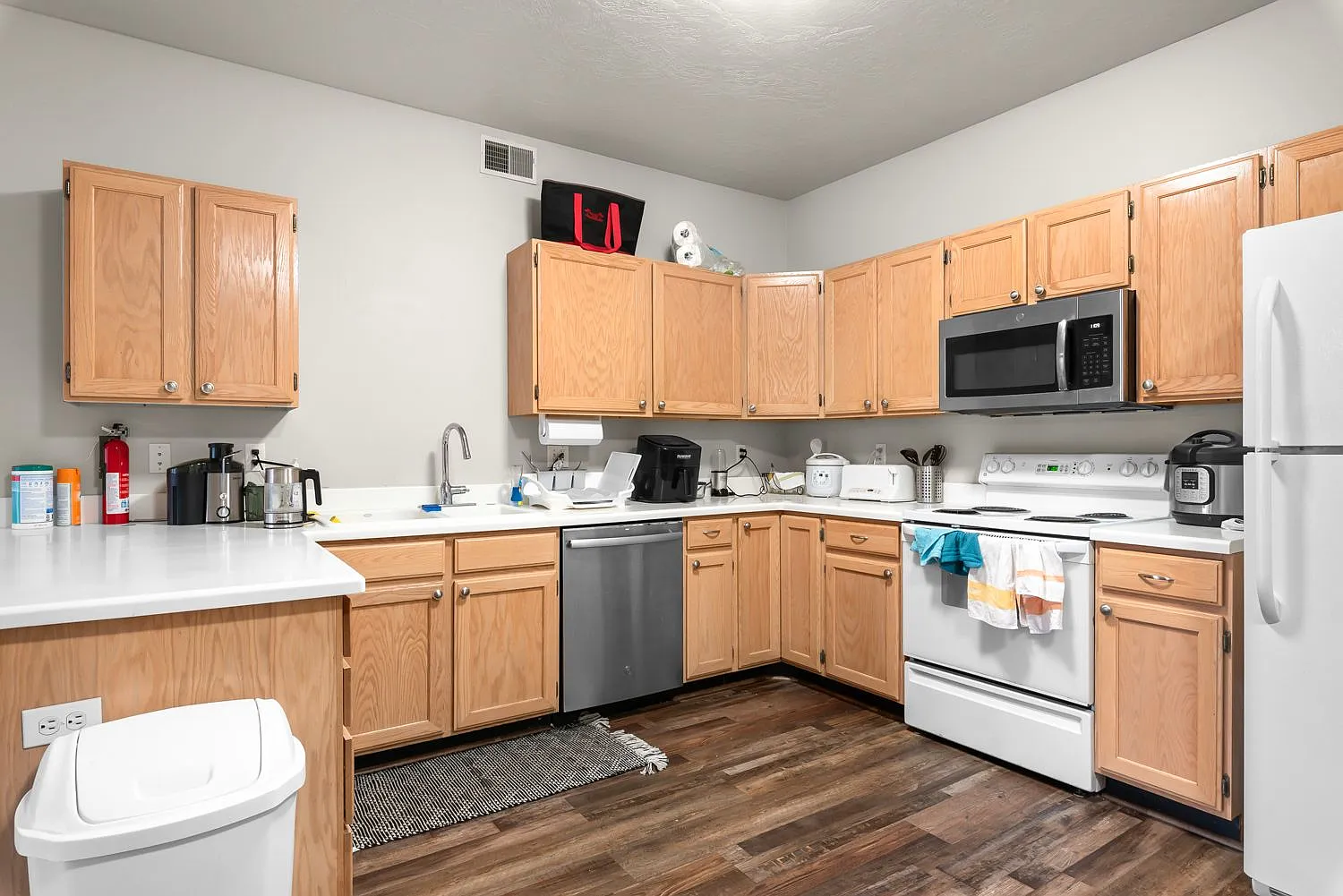 3 bed, 1300 sqft, $399 — Photo 3