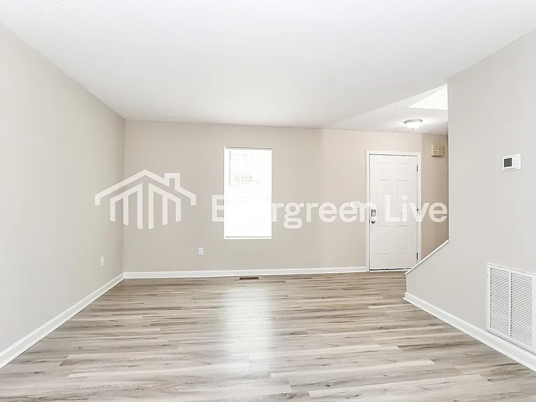 109 Duffy Ave — Photo 4
